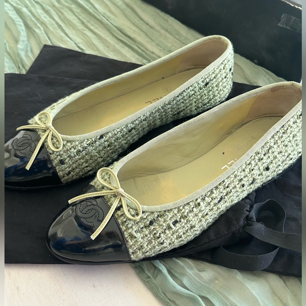 Chanel Women's Tweed Flats - Green and Black Ballet Flats